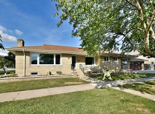 1204 Meadowcrest Rd, La Grange Park, IL 60526