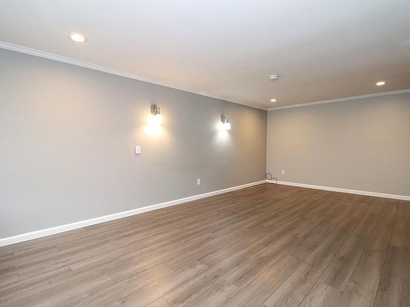 4th image of 36 Sagamore Hills Dr