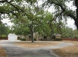 221 Oak Wood Rd, Kerrville, TX 78028