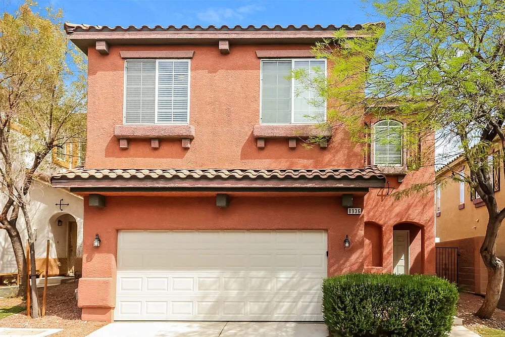 3 bed, 2.5 bath, 1721 sqft, $2,145 — Photo 1