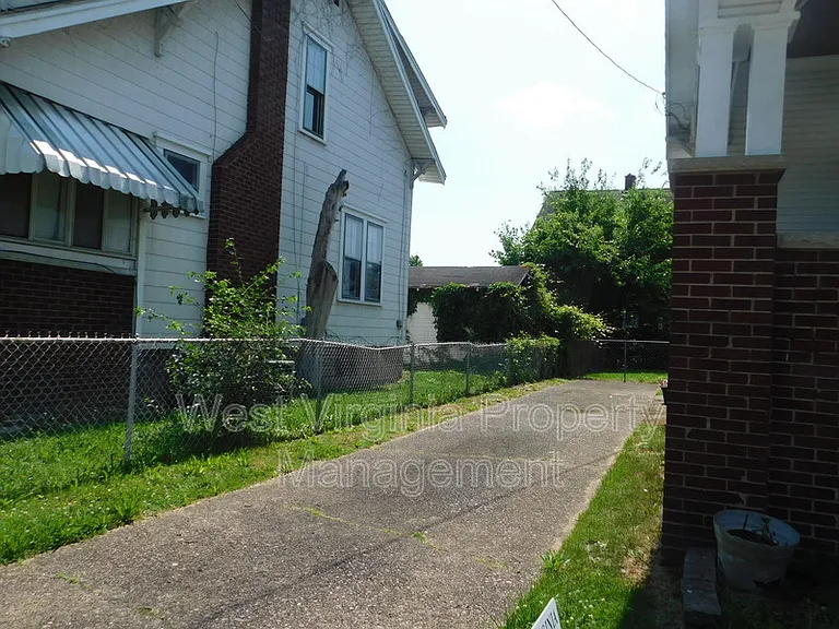 54 Hunt Ave — Photo 2