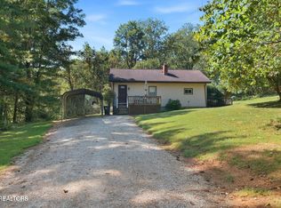 175 Johnson Ln, Rocky Top, TN 37769