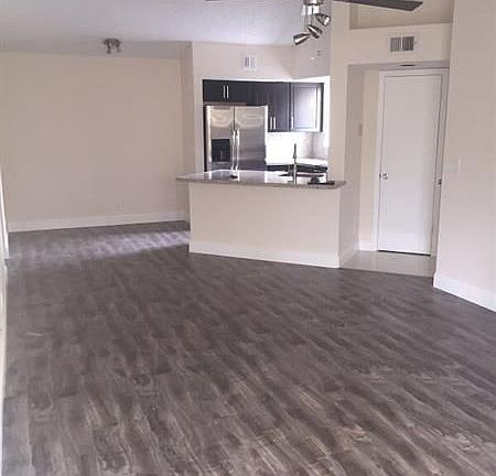3rd image of 3480 Pinewalk Dr N APT 122