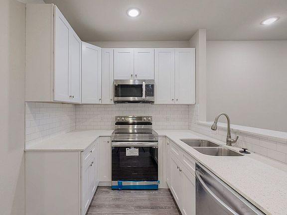 3rd image of 618 W Sears St #618