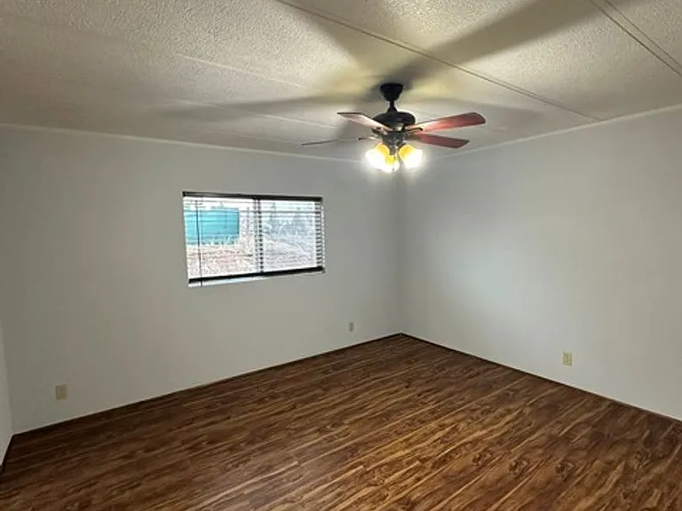 2346 Frontage Rd — Photo 11