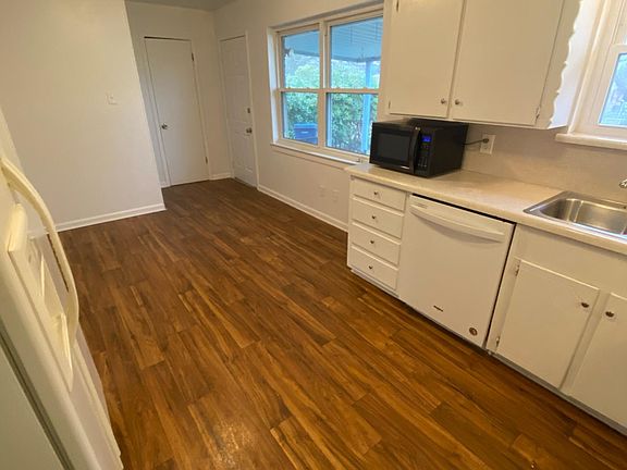 3rd image of 813 E Celeste Dr