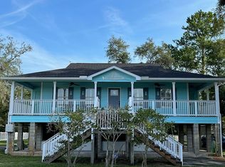 8213 Riverview Rd, Fanning Springs, FL 32693