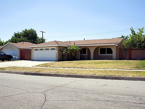 2nd image of 815 Lang Ave