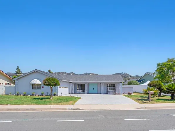 1622 W Country Club Ln W, Escondido, CA 92026