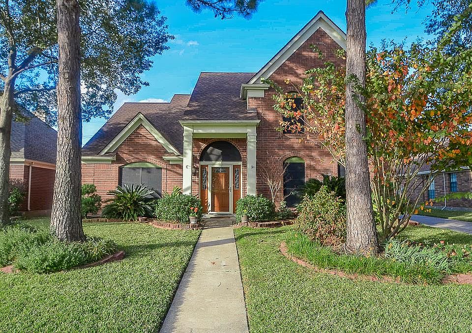 1st image of 17406 Emerald Isle Dr