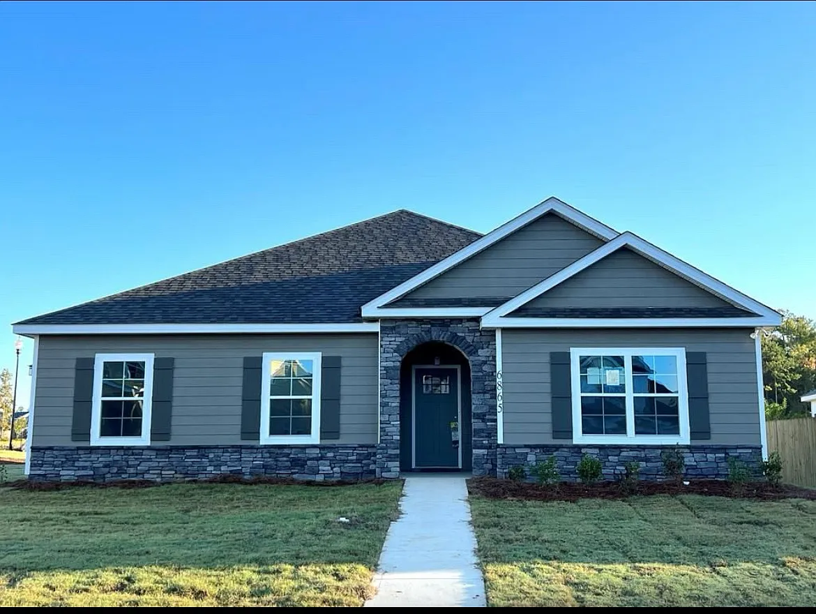 3 bed, 2105 sqft, $2,400 — Photo 1