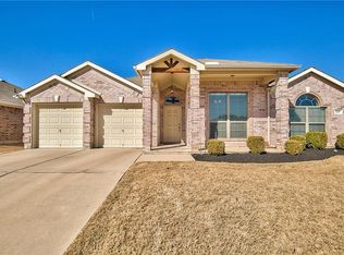1517 Weeping Willow Ln, Arlington, TX 76002