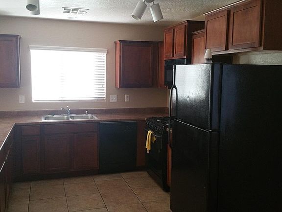 4th image of 9097 Mackanos Ave