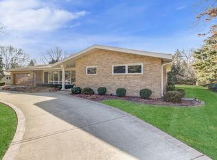 223 Park Dr, Palatine, IL 60067