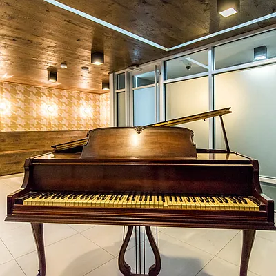 Rented by Nooklyn NYC LLC | media 79