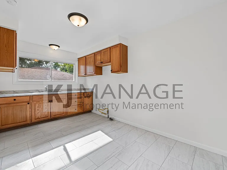 8417 Colonial Ln — Photo 2