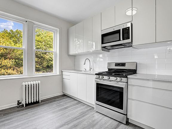 4th image of 18 N 9th St APT 2B