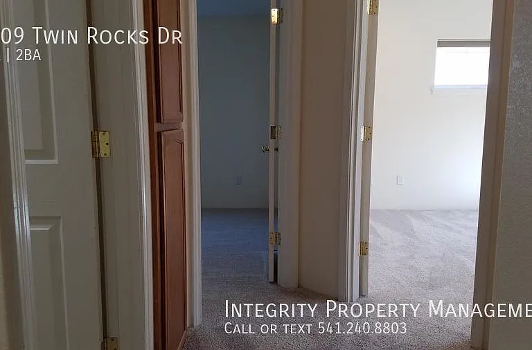 1209 Twin Rocks Dr — Photo 20