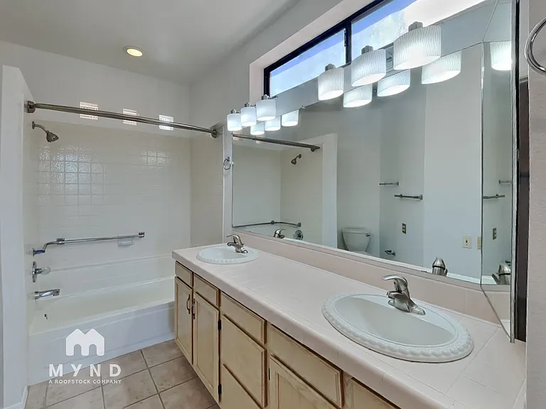 1606 W Calle Del Ducado — Photo 14