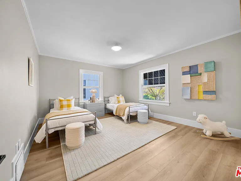 320 Westminster Ave — Photo 14