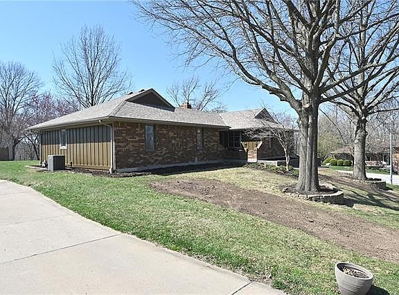3rd image of 3 Town View Cir