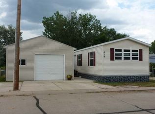 414 W Prairie Ln, Mandan, ND 58554