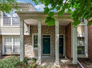 5548 Pine Aires Dr, Sterling Heights, MI 48314
