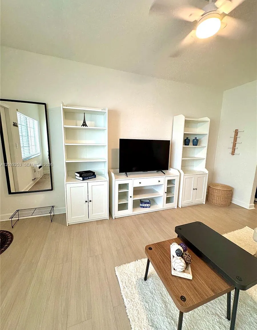 Studio, 430 sqft, $2,000 — Photo 1