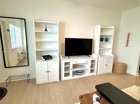 1561 Lenox Ave, Miami Beach, FL