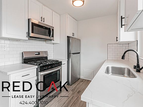 4th image of 3401 Club Dr #9