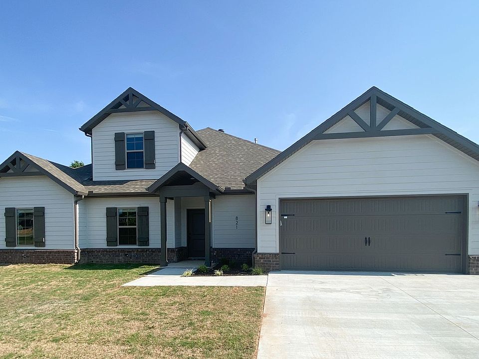 1st image of 821 Lyon Loop