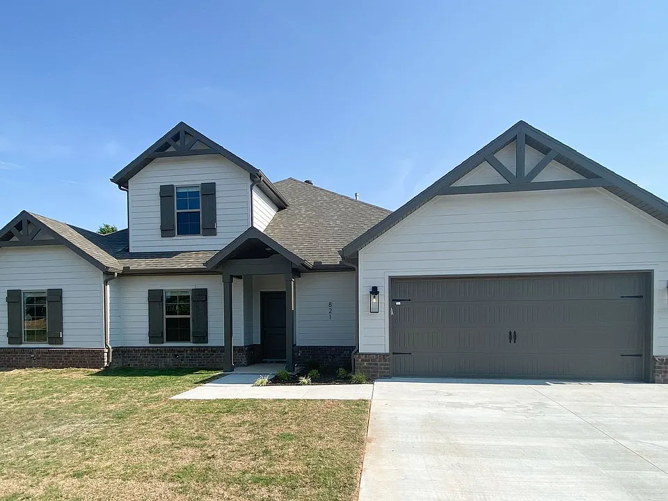 821 Lyon Loop