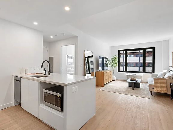 4th image of 827 Sterling Pl #5D