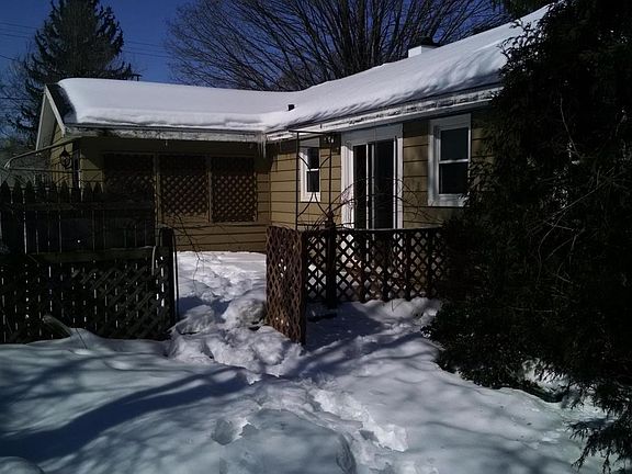 5th image of 132 Carleton Dr N