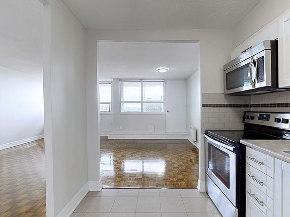 5th image of 33 Richmond St W #302
