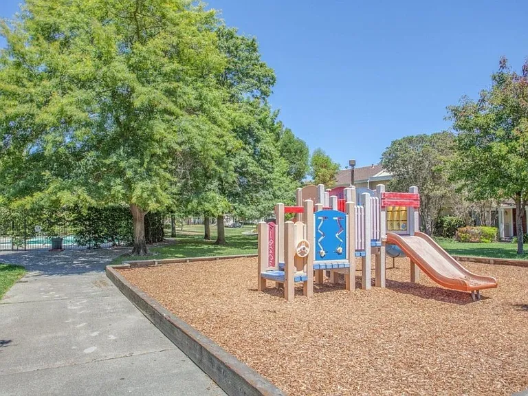 610 Fairhaven Way — Photo 12