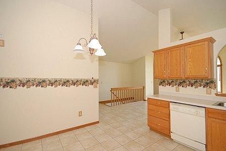 2nd image of 905 Daffodil St