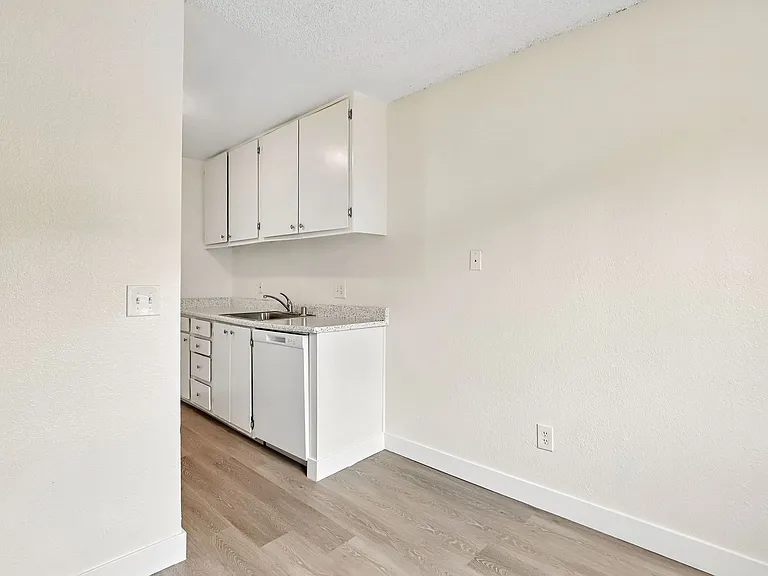 Parkview Village Apartments — Photo 16