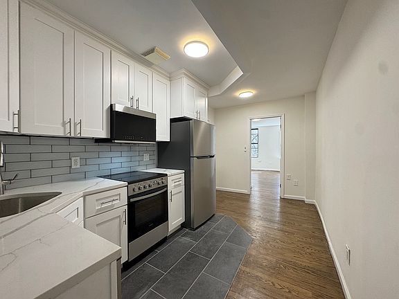 3rd image of 250 Elizabeth St APT 4