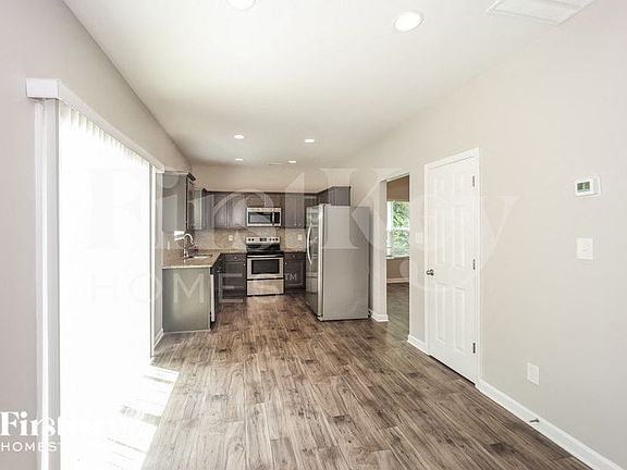3rd image of 59 Hill Top Cir