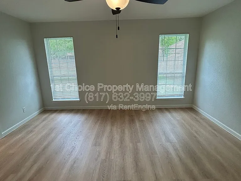 1609 Sharon St — Photo 3