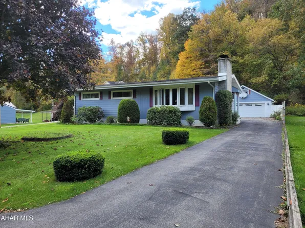 521 26th St, Tyrone, PA 16686