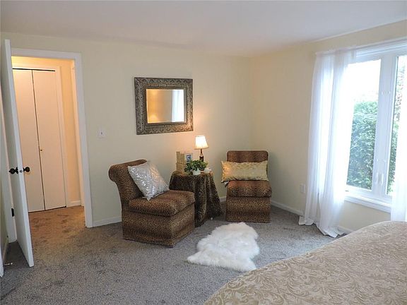 5th image of 155 Charter Oaks Dr APT 1