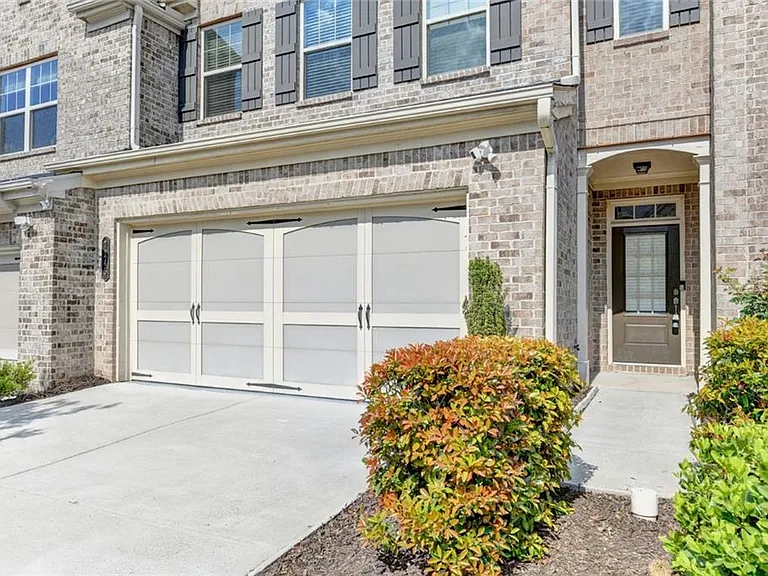 7245 Heritage Oak Ct — Photo 3