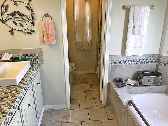 4th image of 11310 Louisiana Dr #398
