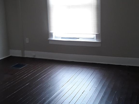 3rd image of 405 Clarendon Ave