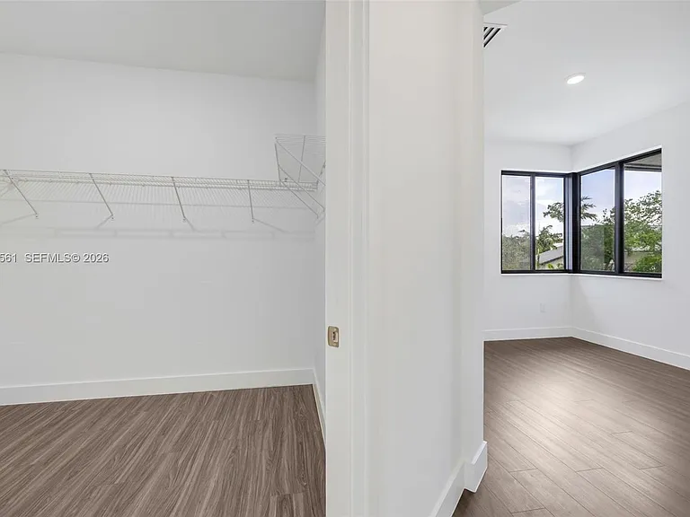 19749 NE 16th Pl — Photo 58