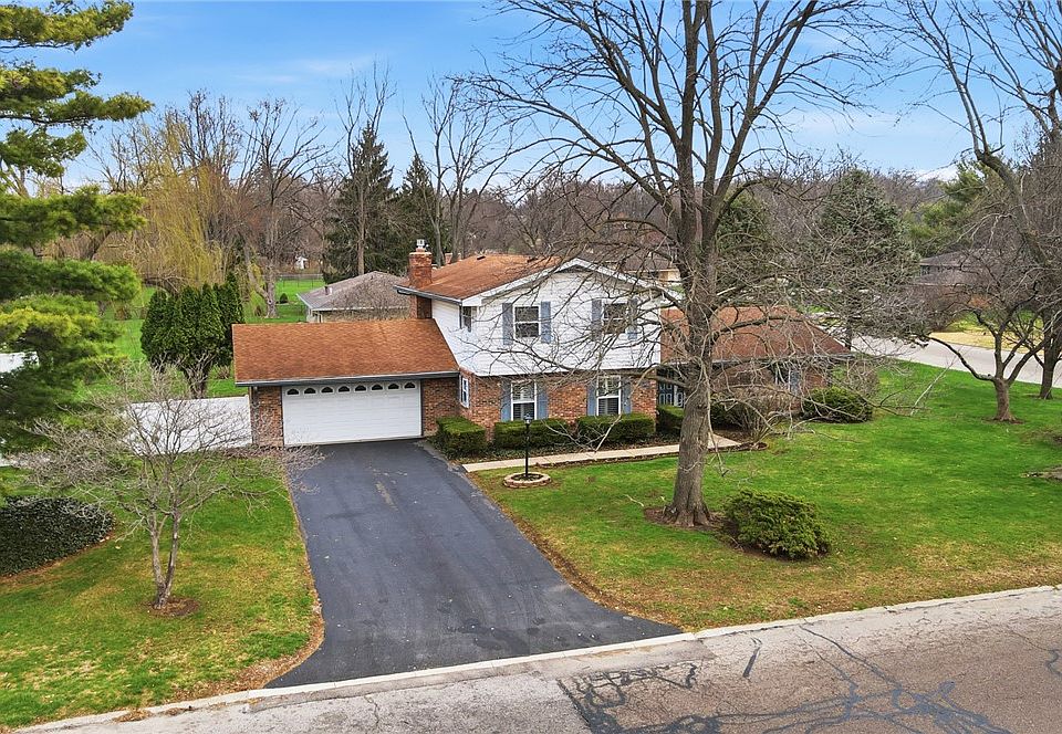 1st image of 190 N Village Dr