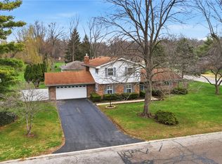 190 N Village Dr, Dayton, OH 45459