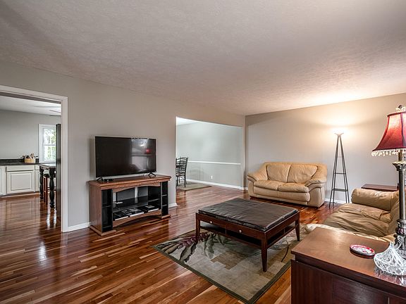4th image of 9900 Glenda Ct